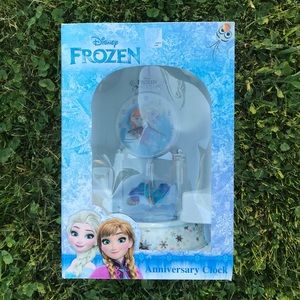 ❄️NIB Frozen Anna and Elsa Anniversary Clock❄️